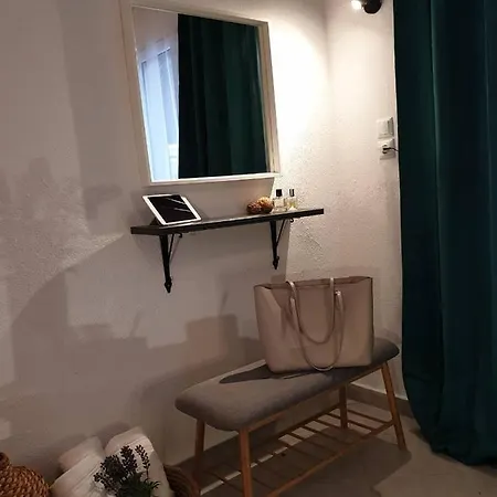 V-suites 2 アパート *