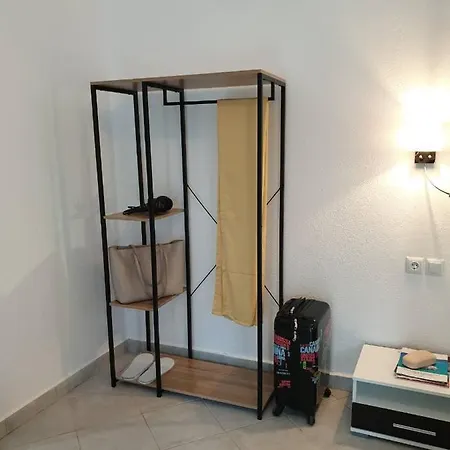 V-suites 2 アパート