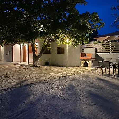 V-suites 2 アパート